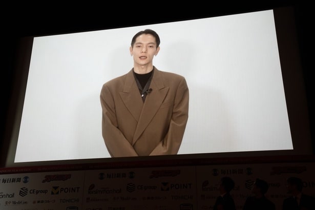 VTRでメッセージを届けた窪田正孝