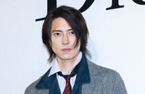 山下智久、チャレンジングな装いで“壮大な夢”を語る「みんながハッピーになればいいな」