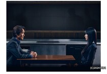 娘は連続殺人犯なのか？潔白を信じたい気持ちと拭えぬ疑念で揺れる心理戦を描く、ハン・ソッキュ主演の“父娘スリラー”＜こんなに親密な裏切り者＞