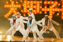 Snow Man佐久間大介、椎名桔平、中本悠太らがムードたっぷり「フライディ・チャイナタウン」にのせてダンスする動画が解禁＜スペシャルズ＞