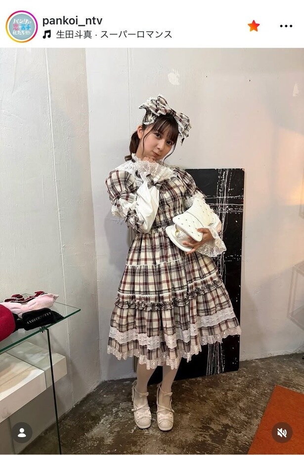 【写真】「デート服選びのオフショット」上白石萌歌、“ロリータ風ワンピース”姿