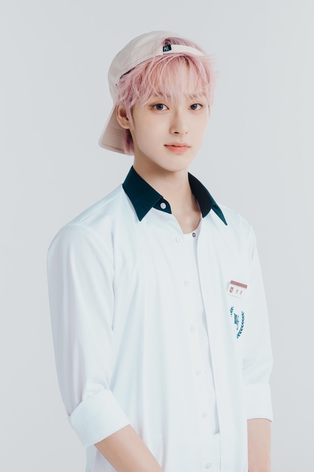 ヒョンジュン (HYUNJUN): 19歳（2006.02.12生）、韓国出身、A型、ENFP 【1990年代チーム】