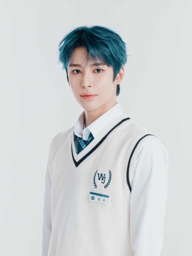 ハンビ (HANBI): 22歳（2003.10.24生）、韓国出身、AB型、INFJ 【2000年代チーム】