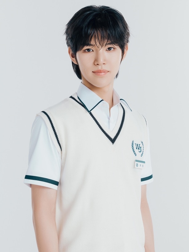 ジェウォン (JAEWON): 17歳（2008.02.16生）、韓国出身、B型、ENFJ【2010年代チーム】