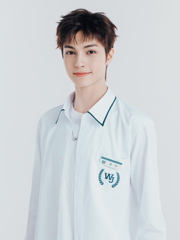 チャーリー (CHARLIE): 18歳（2007.05.26生）、タイ／イギリス出身、B型、ENFJ 【2010年代チーム】