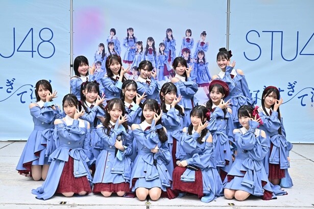 STU48が13thシングル「好きすぎて泣く」を選抜メンバー16人で初披露した