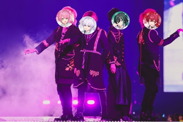 男っぽいセクシーさで魅了した騎士 X