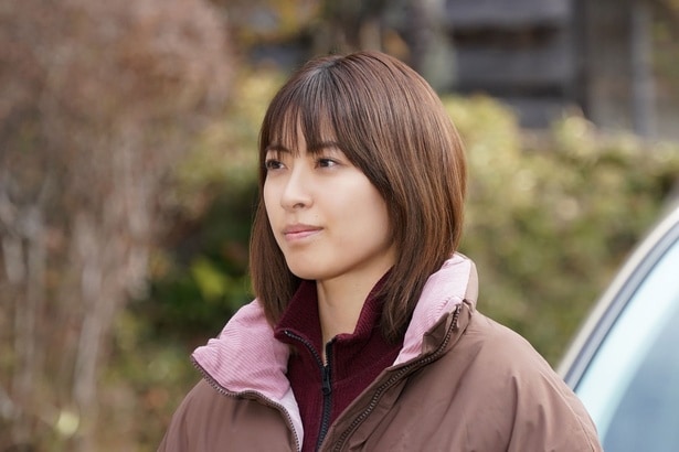 美羽(瀧本美織)は長女・優香(畠桜子)を迎えに来る