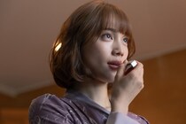 中村ゆりか“えみる”が伊藤健太郎“司”の首に手を伸ばす…中村が見せたゾッとする表情に「演技上手すぎ」と賞賛の声続々＜略奪奪婚＞