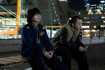 高橋侃“マツ”の恋人に二股疑惑が浮上し、大西流星“ロン”は頭を悩ませる「ロマンス詐欺っていうのが増えてるらしい」＜横浜ネイバーズ＞