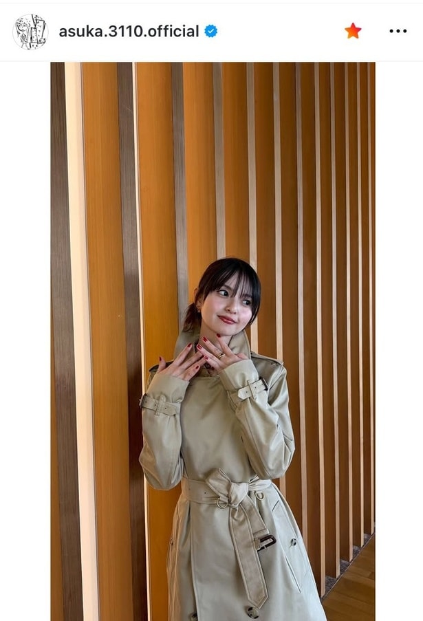 【写真】“つぶらな瞳”が印象的…齋藤飛鳥、魅力溢れる“トレンチコート”コーデ姿