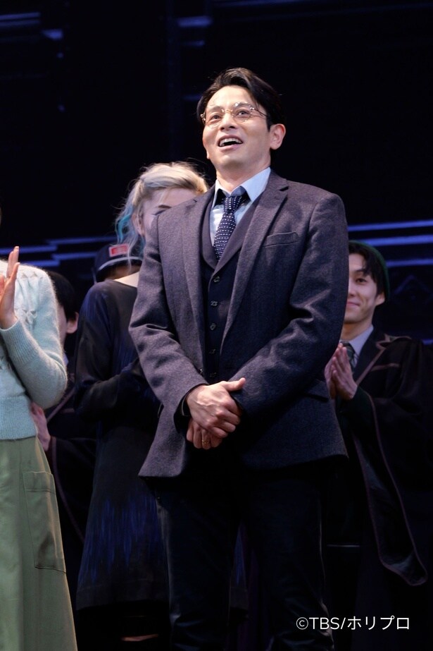 カムバック初日、観客にあいさつをする吉沢悠