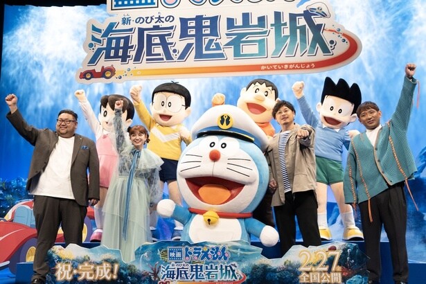 【写真】「海底の旅へ」というドラえもんの発声をきっかけに観客も一緒に「出発！」と拳を掲げてコール