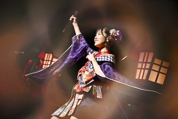 東山奈央、ワンマンライブで2027年に音楽活動休止＆日本武道館公演開催決定を発表