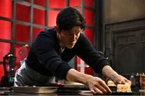 鈴木亮平“早瀬”がケーキを作った理由、戸田恵梨香“一香”の前に現れた人物に視聴者あぜん＜リブート＞