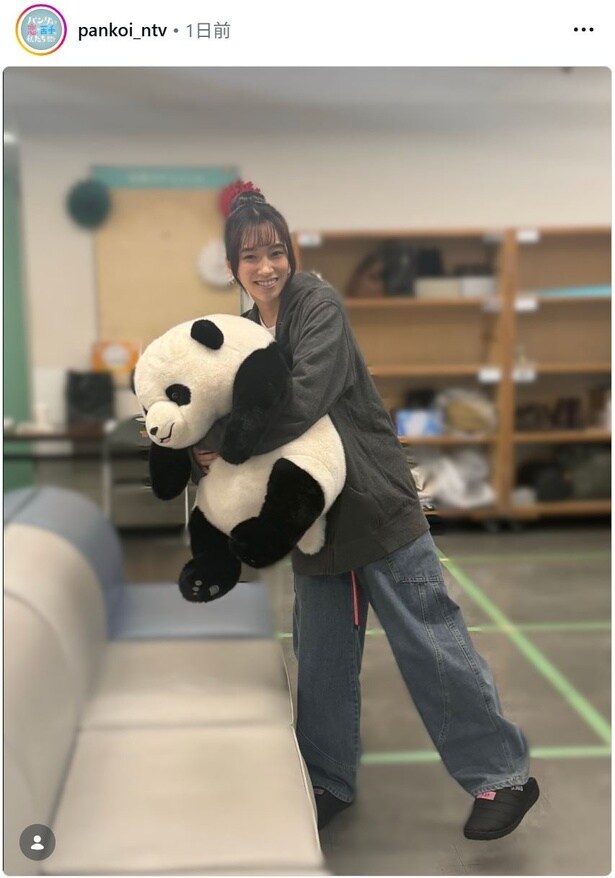 【写真】片岡凜、パンダのぬいぐるみを抱く全身オフショット