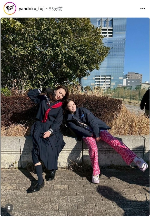 【写真】橋本環奈＆内田理央、ヤンキー姿の仲良しオフショット