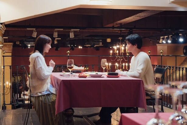 松本穂香“菜帆”と味方良介“渋谷”が二人きりでディナー、一方通行の切ない恋模様に注目＜50分間の恋人＞