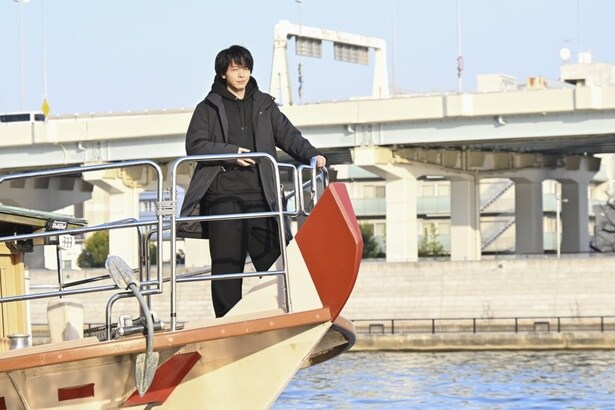 まさかの屋形船で登場！