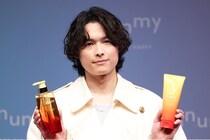 SixTONES松村北斗、美しい女性の髪は「美術品と近いんだろうなという感覚」　『anummy』ブランドアンバサダーに就任