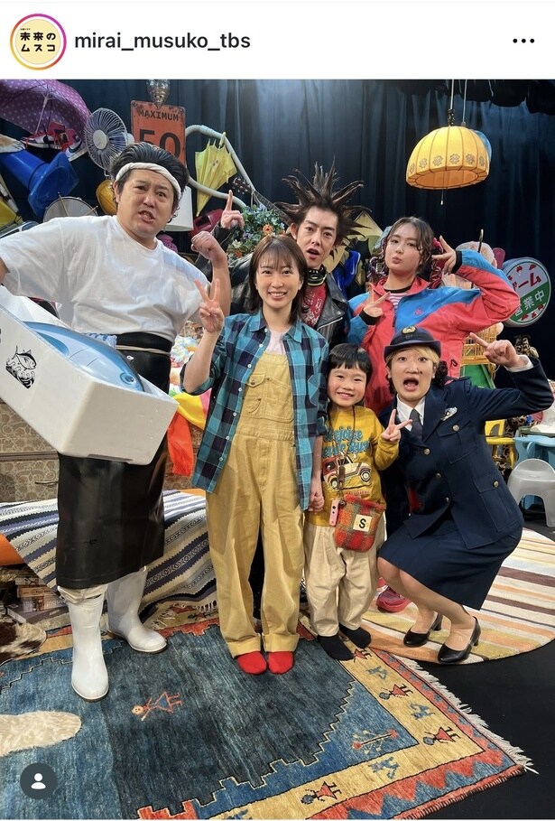 【写真】劇団アルバトロスが集合、志田未来&天野優を囲んだ仲良し記念写真