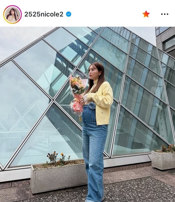 【写真】「お腹を隠す」から“活かす”へ……藤田ニコル、春服でマタニティ満喫の「私服」姿