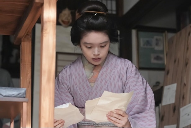 トキ(高石あかり)は、ヘブン(トミー・バストウ)のスランプに気が付く