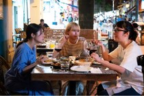 有村架純＆黒木華＆南沙良が“金の密輸”で絆を深める姿を描く…映画「マジカル・シークレット・ツアー」場面写真解禁