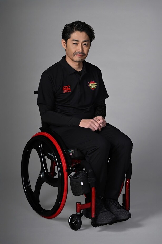 国見明保役の安田顕