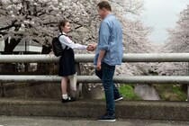 日本でオールロケを敢行したハリウッド映画「レンタル・ファミリー」ロケ地マップが完成…東京・長崎・熊本にわたる名所の数々