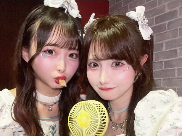 Toi Toi Toi谷屋杏香（写真左）と前垣さら（写真右）