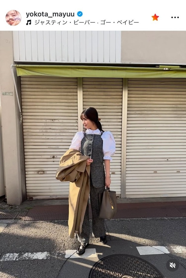 【写真】「落ち着いた雰囲気でとっても素敵」…横田真悠、春コーデで“クロエ スピン”姿