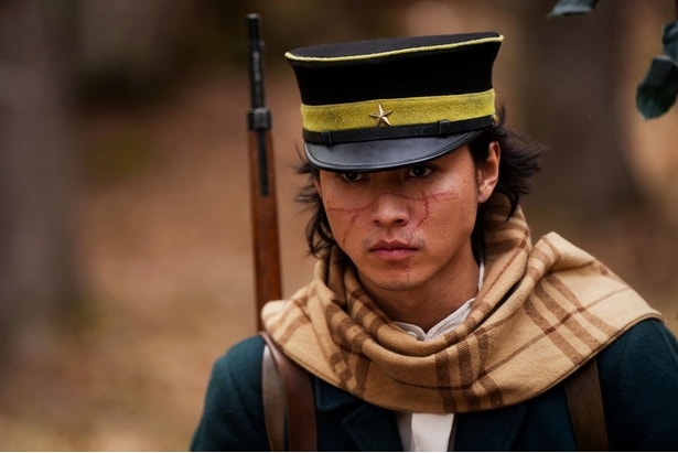 山崎賢人主演による映画「ゴールデンカムイ 網走監獄襲撃編」PV映像と場面写真が公開された