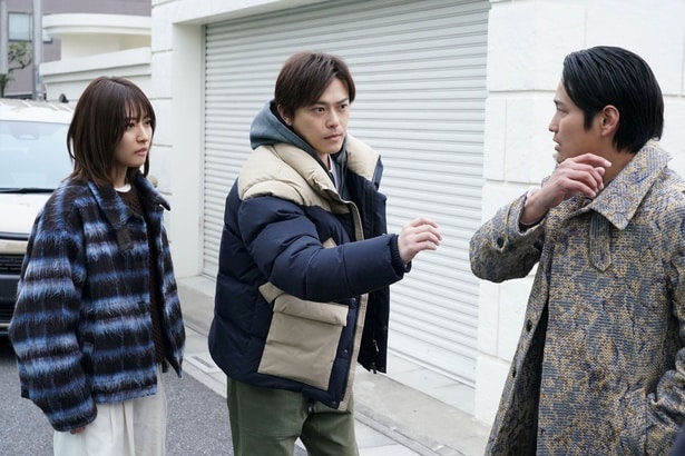 英二(桐山照史)の傷を見る武尊(勝地涼)と美羽(瀧本美織)