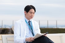 向井理「冷たい人だなと思われても良い」脳神経外科部長“中田”を演じる上で意識していること＜ヤンドク！＞