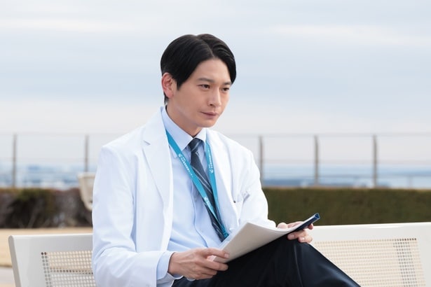 向井理「冷たい人だなと思われても良い」脳神経外科部長“中田”を演じる上で意識していること＜ヤンドク！＞