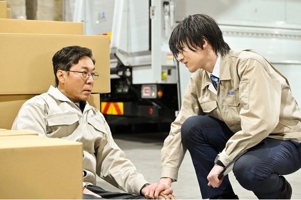 絶望する父(チェ・ジノ)を諦めたら終わり」と励ますユンギ