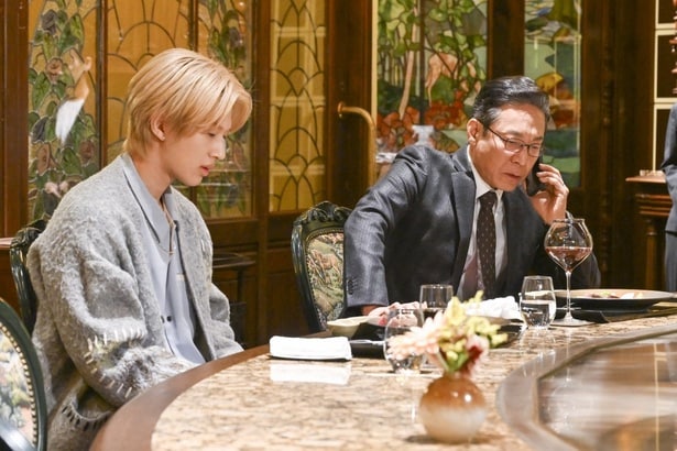 ユンギは、父(チェ・ジノ)に会社を手伝えと命じられて…