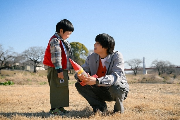 颯太(天野優)と仲良くする真(兵頭功海)