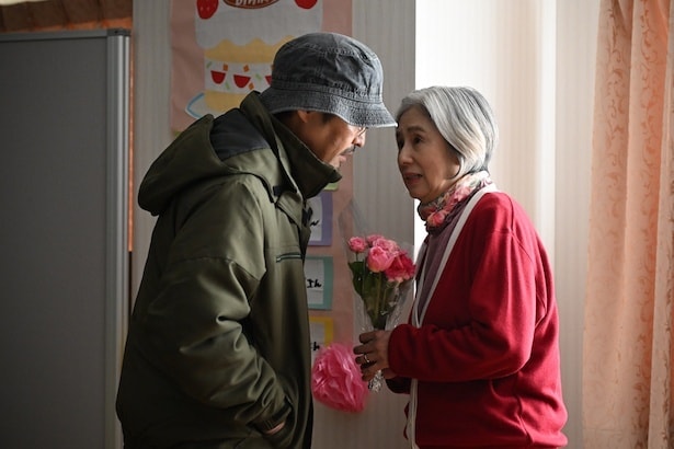 朝加真由美“いずみ”が息子を庇うために宮沢氷魚“天童”を攻撃 「えっ!!」「ヤバすぎ」と視聴者反応<夫に間違いありません>