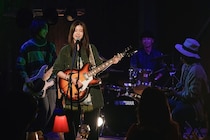 道枝駿佑“春人”×生見愛瑠“綾音”が作り上げた劇中曲のMV公開「歌詞に胸を打たれる」と感動の声＜君が最後に遺した歌＞