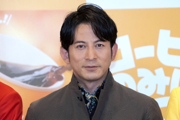 マクドナルド「プレミアムローストコーヒー」新CMに出演する岡田准一