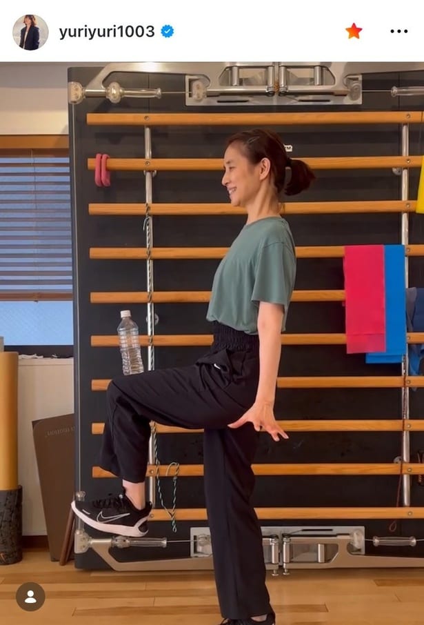 【写真】「ペットボトル30秒キープ」…石田ゆり子、“地味トレの極地”トレーニング披露