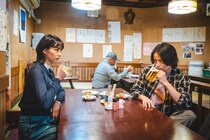 菊池風磨“ナガレ”と、のん“サエ”の間に絶妙な空気が流れる「私のことどう思ってる？」＜こち予備＞