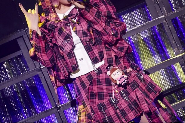 「コレサワ Zepp LIVE 2026 ラブリーパンクツアー」最終公演を行ったコレサワ