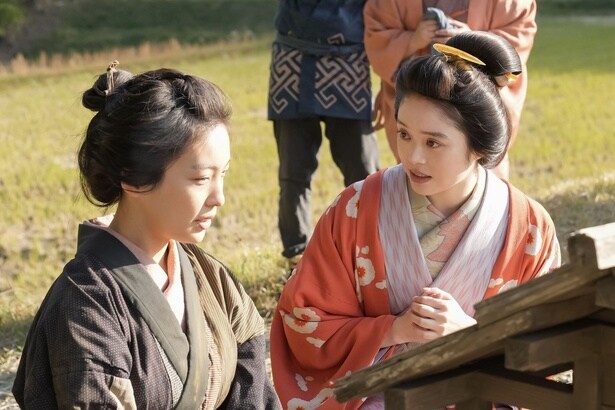 ＜ばけばけ＞高石あかり“トキ”らは執筆の題材を披露する　芋生悠“イセ”に対する評判に「呪われた理由が気になる」と期待の声