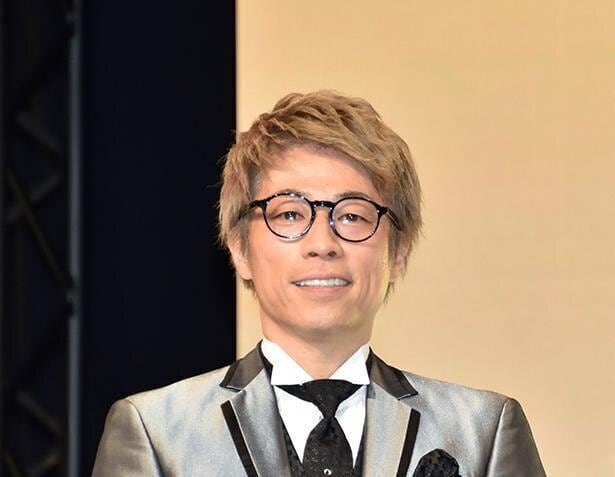 田村淳、娘とのスリーショットを公開…飛びついてハグされる姿に「パパが大好きな2人だね」の声