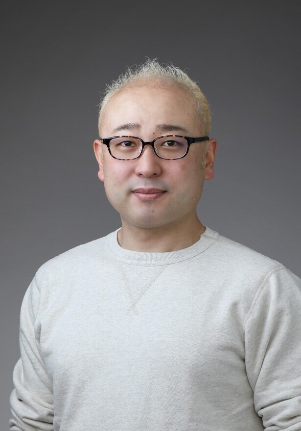 鈴木役：高橋伸也