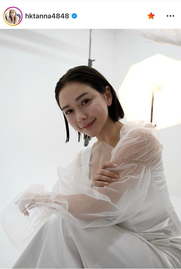 【写真】「美の教科書」…村重杏奈、“透け感”の袖×サテン調ドレスの清楚なカット