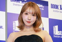 「フリルスカートがぷりぷり」…三上悠亜、「私服」の“デニム”×“ハーフアップ”姿に「好きすぎて滅」の声